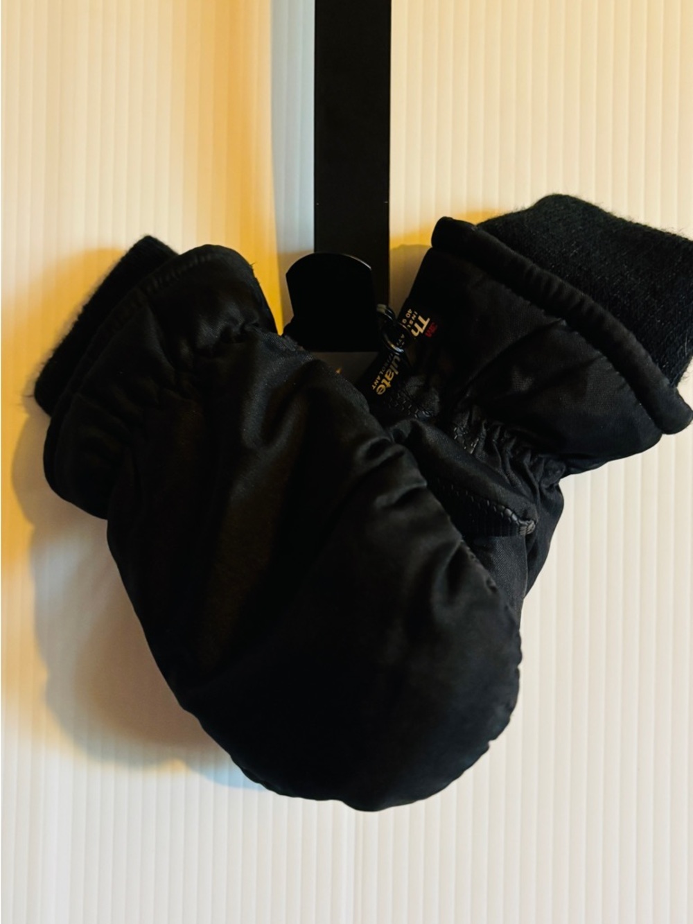 3M Thinsulate Black Winter Gloves with Grip Texture